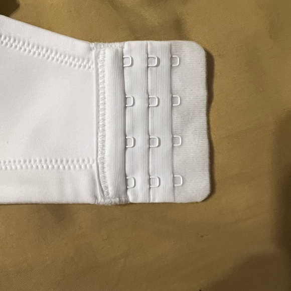 Radiant Vanity Fair Bra 2 ways straps. Size 40DD. New with tags - Picture 6 of 7